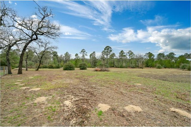 170 Woodland CT, Bastrop, TX 78602