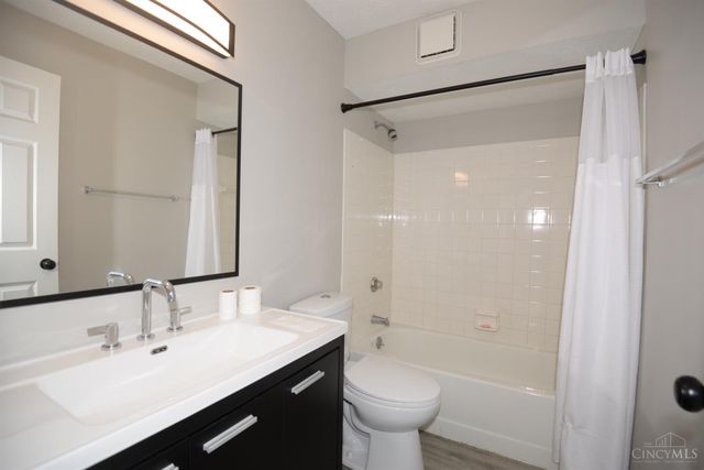 5985 Meadow Creek Drive, Milford, OH 45150