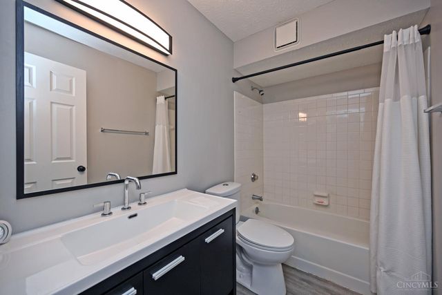 5985 Meadow Creek Drive, Milford, OH 45150