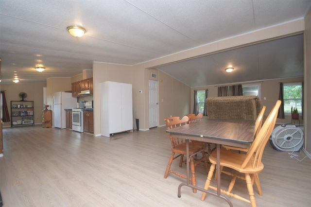 1875 Kayleen Ln, Sealy, TX 77474
