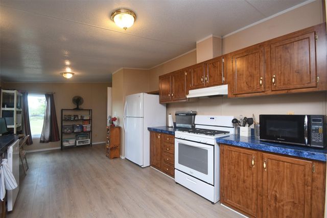 1875 Kayleen Ln, Sealy, TX 77474