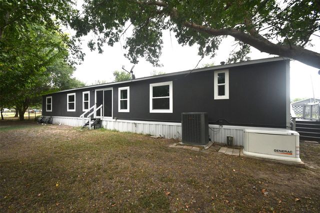 1875 Kayleen Ln, Sealy, TX 77474