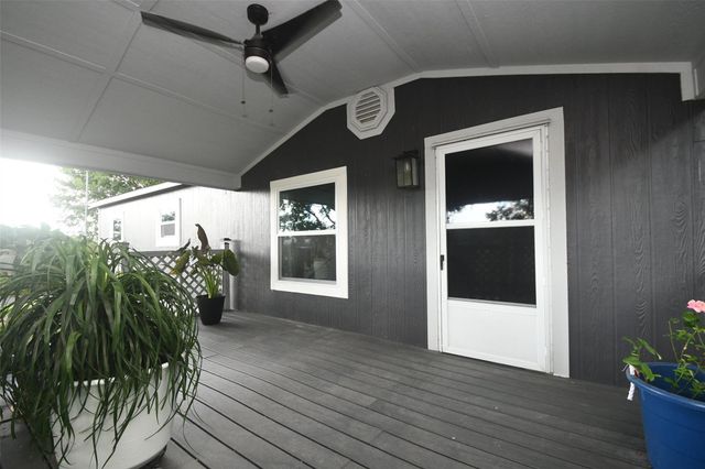 1875 Kayleen Ln, Sealy, TX 77474