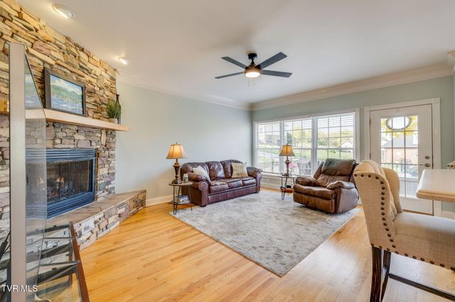 1 Honeysuckle Court, Johnson City, TN 37615