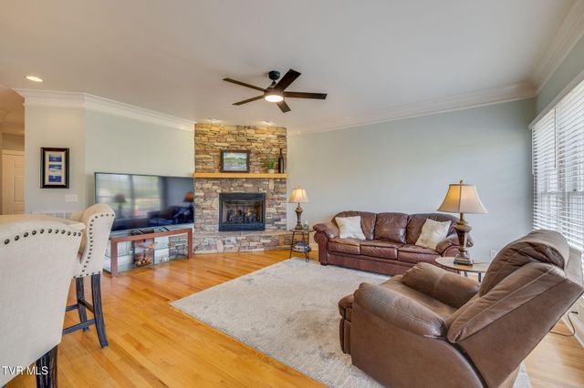 1 Honeysuckle Court, Johnson City, TN 37615