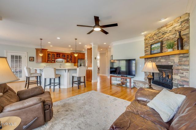 1 Honeysuckle Court, Johnson City, TN 37615