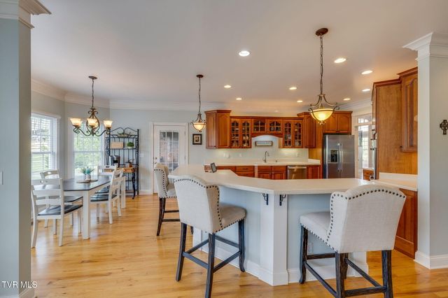 1 Honeysuckle Court, Johnson City, TN 37615