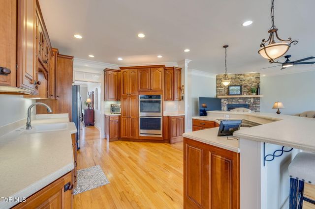 1 Honeysuckle Court, Johnson City, TN 37615