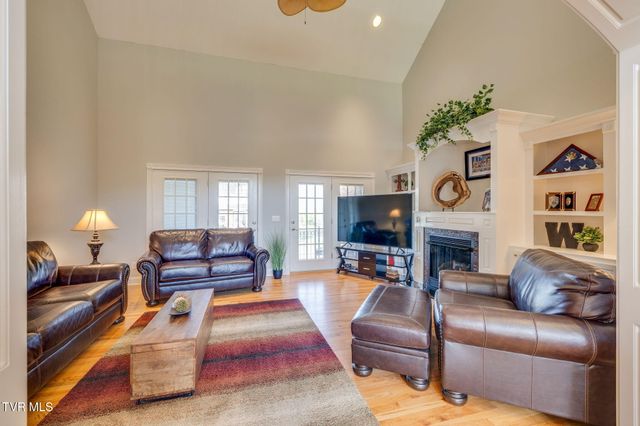 1 Honeysuckle Court, Johnson City, TN 37615