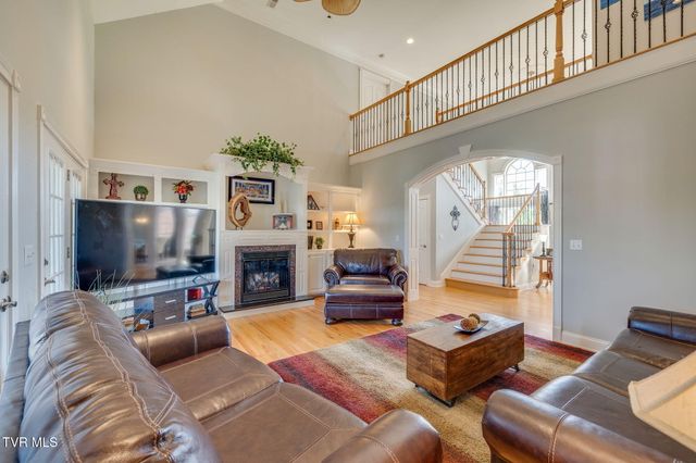 1 Honeysuckle Court, Johnson City, TN 37615