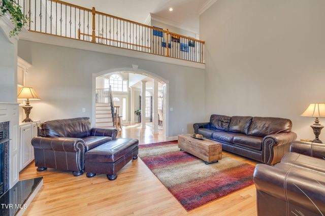 1 Honeysuckle Court, Johnson City, TN 37615