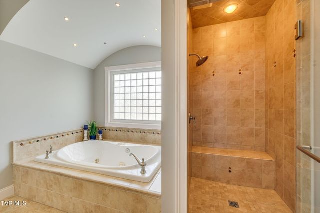 1 Honeysuckle Court, Johnson City, TN 37615