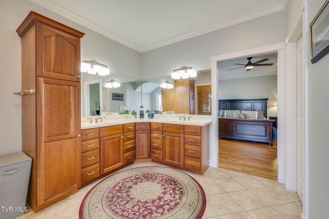 1 Honeysuckle Court, Johnson City, TN 37615