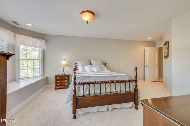 1 Honeysuckle Court, Johnson City, TN 37615