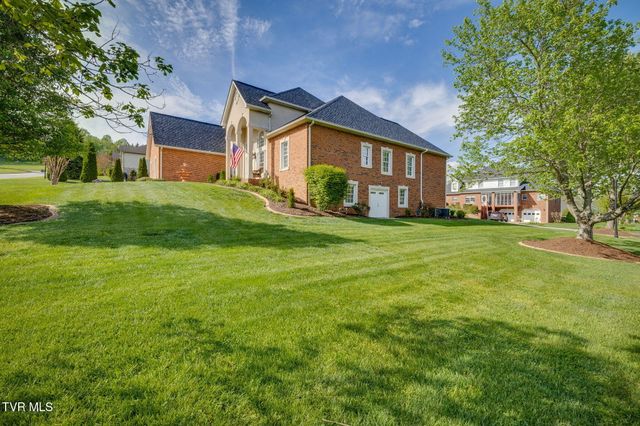 1 Honeysuckle Court, Johnson City, TN 37615