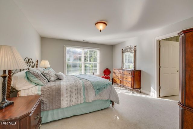 1 Honeysuckle Court, Johnson City, TN 37615