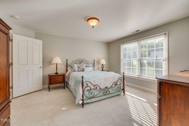 1 Honeysuckle Court, Johnson City, TN 37615