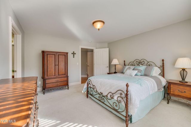 1 Honeysuckle Court, Johnson City, TN 37615