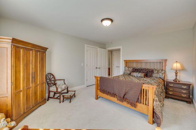 1 Honeysuckle Court, Johnson City, TN 37615