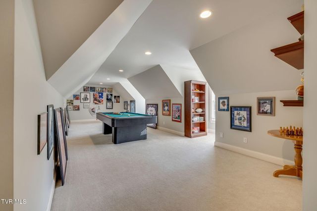 1 Honeysuckle Court, Johnson City, TN 37615