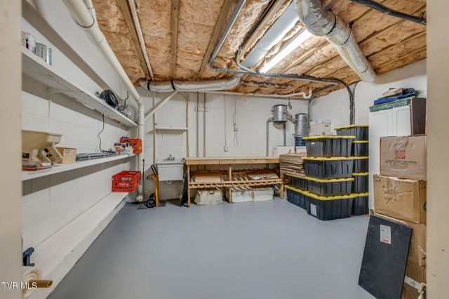 1 Honeysuckle Court, Johnson City, TN 37615