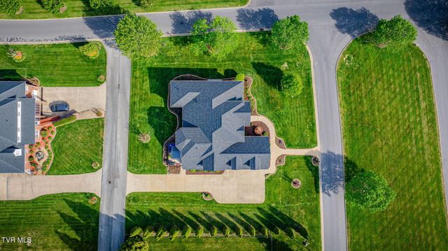 1 Honeysuckle Court, Johnson City, TN 37615