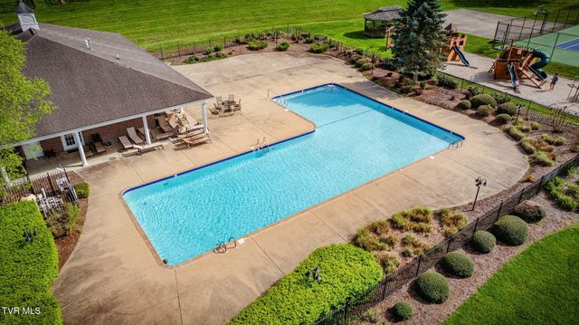 1 Honeysuckle Court, Johnson City, TN 37615