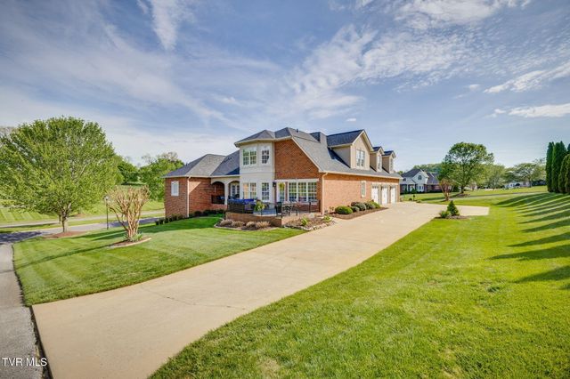 1 Honeysuckle Court, Johnson City, TN 37615