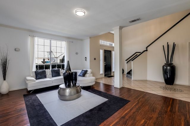 706 Gentry Drive, Arlington, TX 76018