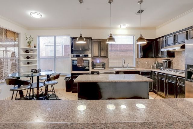 706 Gentry Drive, Arlington, TX 76018