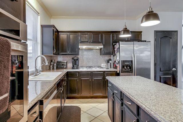 706 Gentry Drive, Arlington, TX 76018