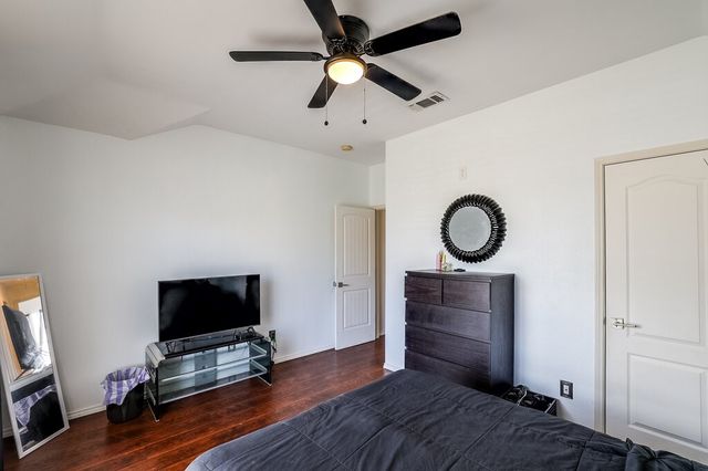 706 Gentry Drive, Arlington, TX 76018