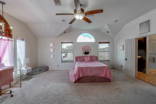 706 Gentry Drive, Arlington, TX 76018