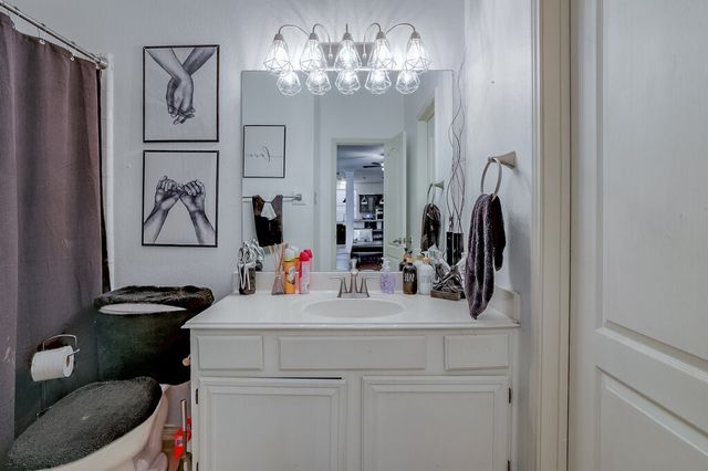 706 Gentry Drive, Arlington, TX 76018