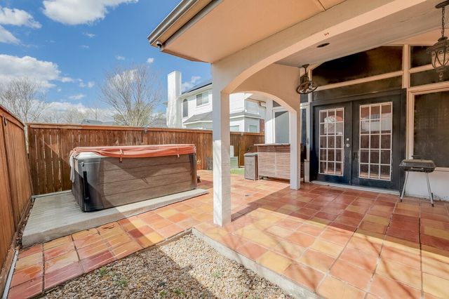 706 Gentry Drive, Arlington, TX 76018