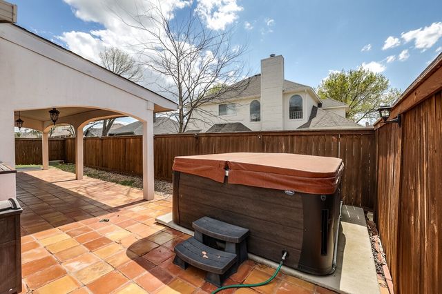 706 Gentry Drive, Arlington, TX 76018