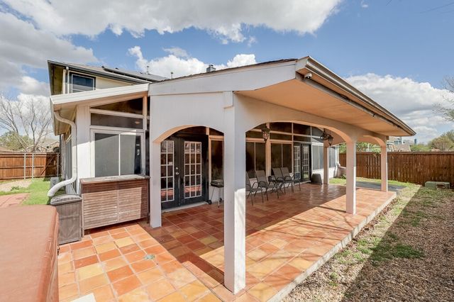 706 Gentry Drive, Arlington, TX 76018