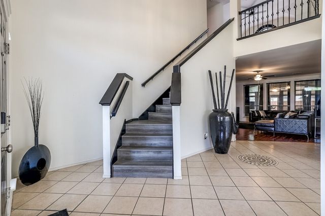 706 Gentry Drive, Arlington, TX 76018