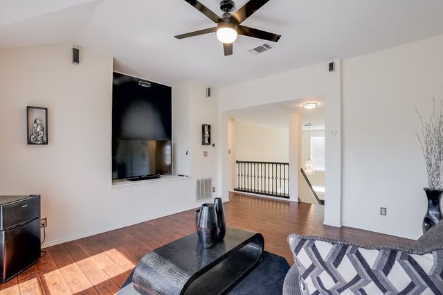 706 Gentry Drive, Arlington, TX 76018