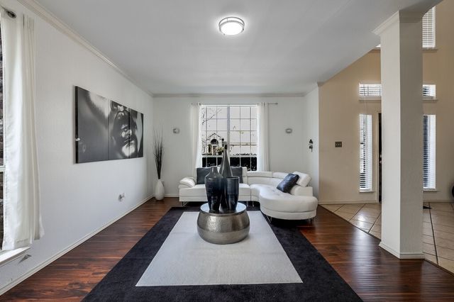 706 Gentry Drive, Arlington, TX 76018