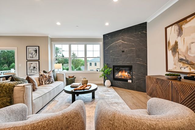 131 Harding Court, Glen Ellyn, IL 60137