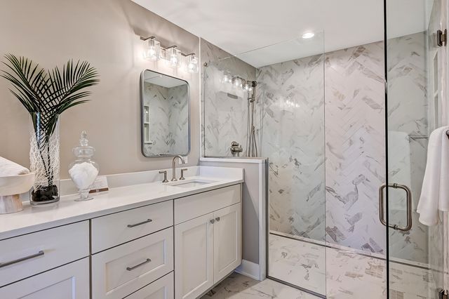 131 Harding Court, Glen Ellyn, IL 60137