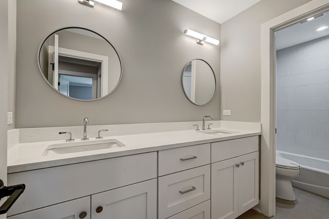 131 Harding Court, Glen Ellyn, IL 60137