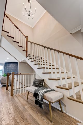 131 Harding Court, Glen Ellyn, IL 60137