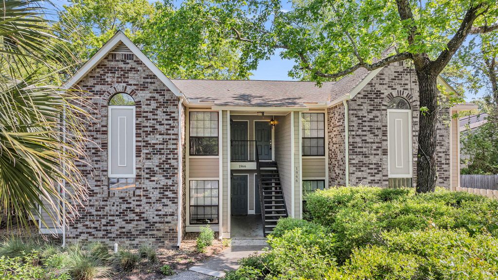 Image 1 of property listing at 1866 Montclair Drive Unit D, Mount Pleasant, SC 29464