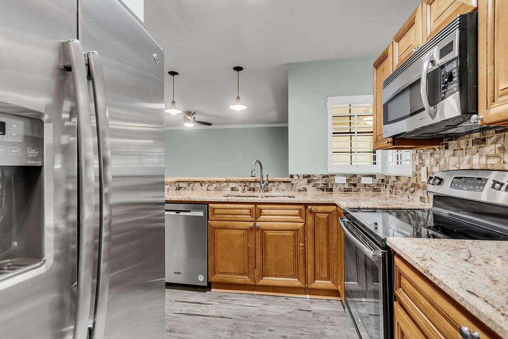 Image 17 of property listing at 1866 Montclair Drive Unit D, Mount Pleasant, SC 29464