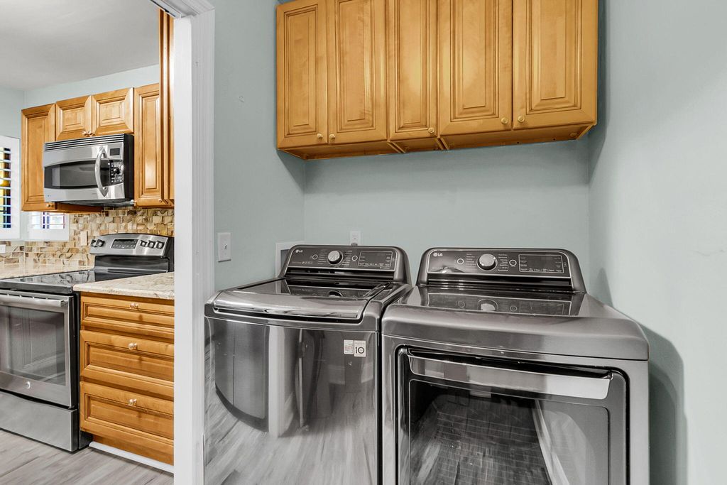 Image 18 of property listing at 1866 Montclair Drive Unit D, Mount Pleasant, SC 29464