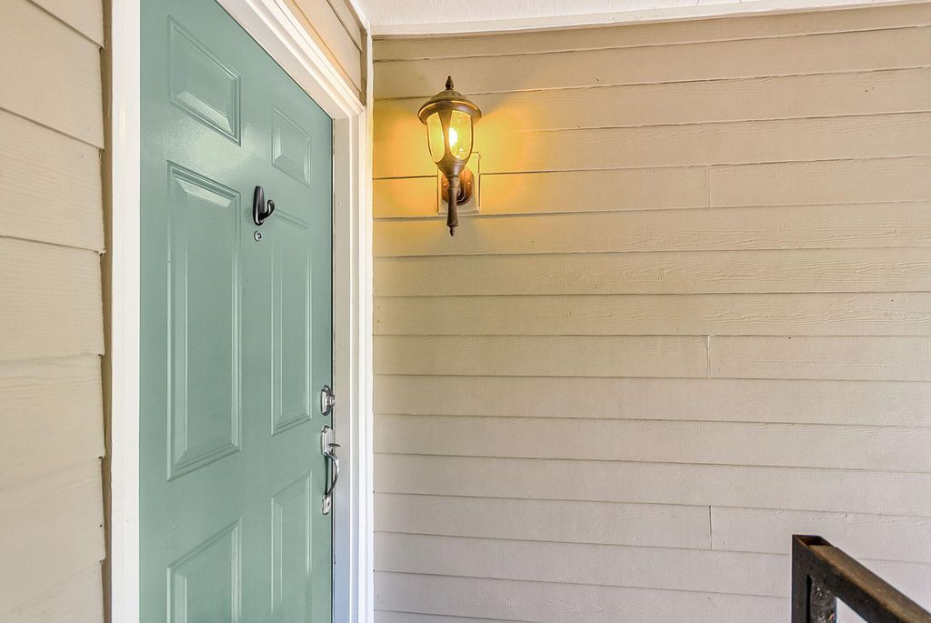 Image 8 of property listing at 1866 Montclair Drive Unit D, Mount Pleasant, SC 29464