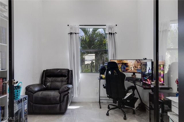 307 NE 6th TER, Cape Coral, FL 33909
