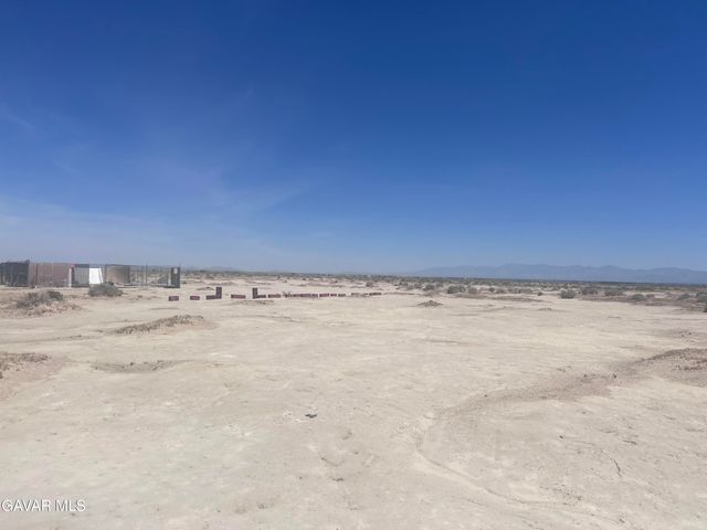 W Ave B, Del Sur, CA 93536